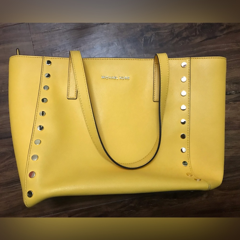 MICHAEL KORS YELLOW STUD SHOULDER BAG